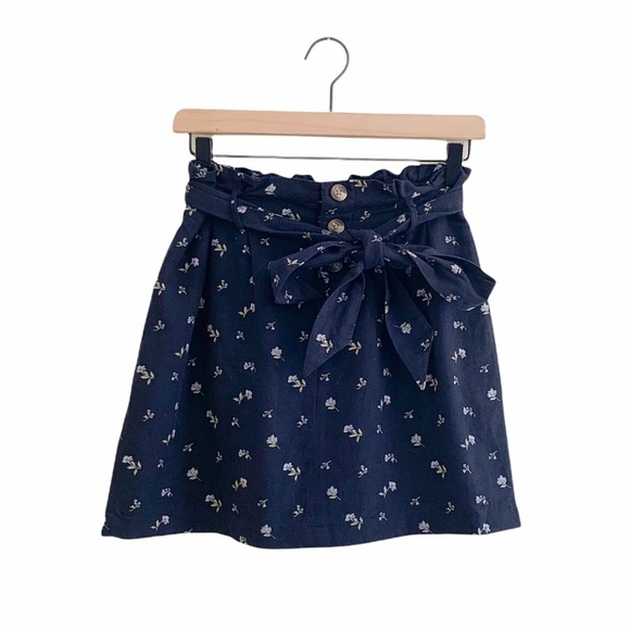 American Eagle Outfitters Dresses & Skirts - American Eagle Outfitters Blue Floral Print Paper Bag Button Mini Skirt Small S